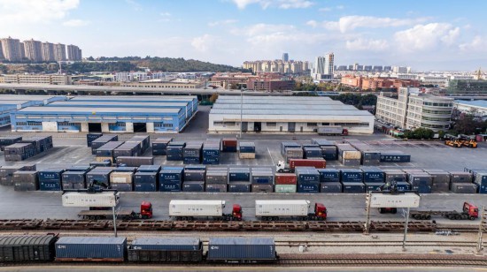 中老铁路运输货物突破8000万吨(图1)